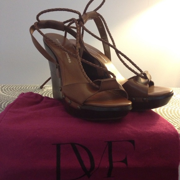 💯 Authentic! DVF Mecca ankle-wrap wedge