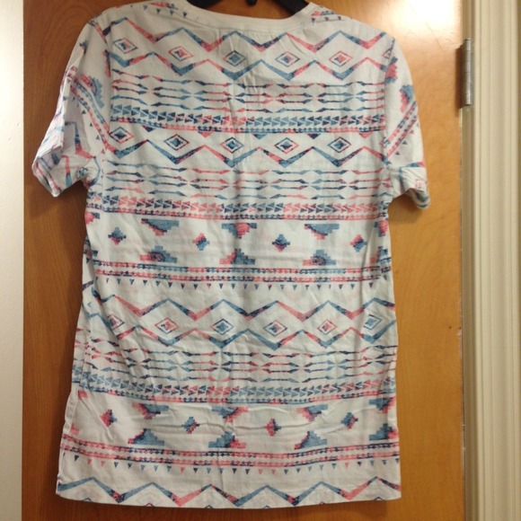 NWOT men's Aeropostlé inside out Aztec print tee! - Picture 2 of 3