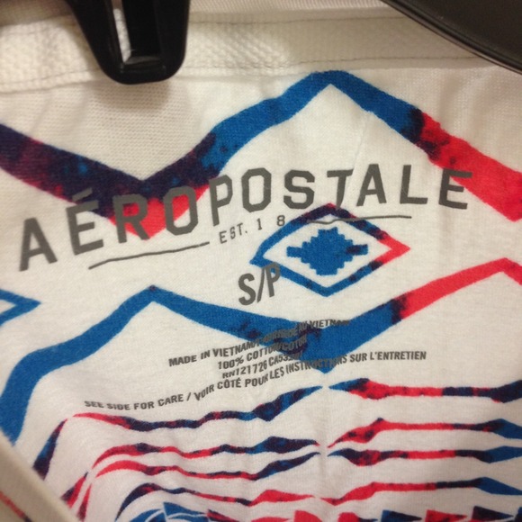 NWOT men's Aeropostlé inside out Aztec print tee! - Picture 3 of 3