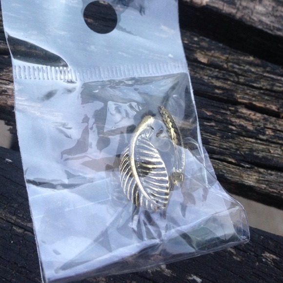 🍂Leaf Earrings❌sold❌ - Picture 4 of 4