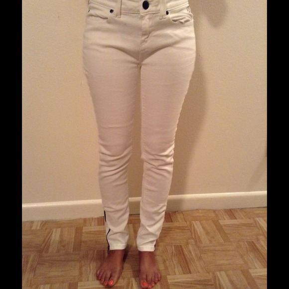 White skinny jeans