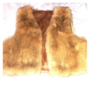 🚨🚨🚨 SOLD 🚨🚨🚨Fur Vest