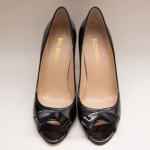 Black Peep toe pumps with elegant bow