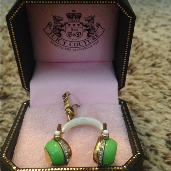 Juicy headphones charm