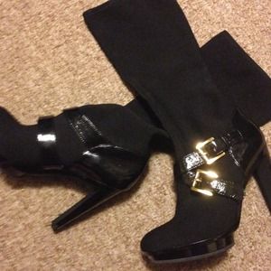 SOLD ON OTHER SITE!!! Michael kors all black boots