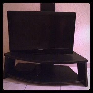 Polaroid Flat Screen Tv with Stand