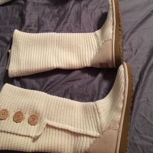 White Cable Knit Uggs size 8