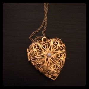 Heart pearl pocket necklace. Vintage.