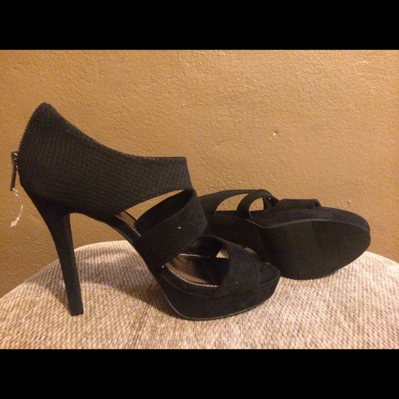 🔴SOLD🔴 GLO Heels. - Picture 3 of 4