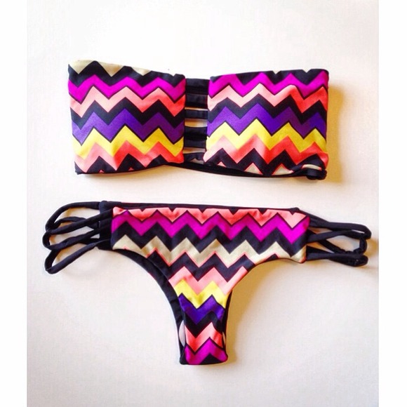 Bikini,  set reversible to black.