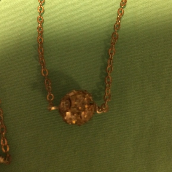 🌸Gorgeous sparkle ball necklace🌸 - Picture 2 of 3