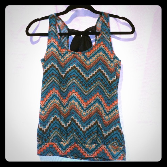 Blue and orange tank with bow