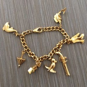 ✨✨JUST REDUCED! Gold charm bracelet!!!✨✨