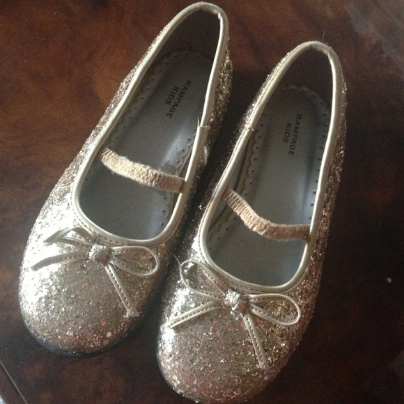 Toddler girls gold glittery shoes
