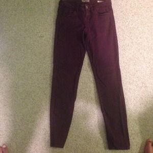1 hour sale! Guess maroon skinny jeans! Size 28