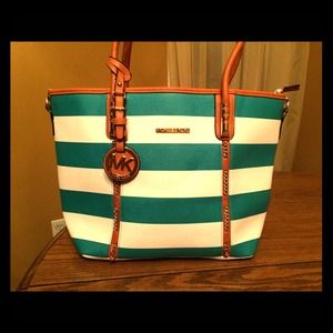 😍Spacious Michael Kors Jet set tote! 🎉