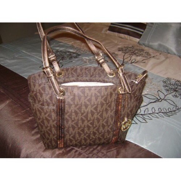 Looking for this handbag!!!!!