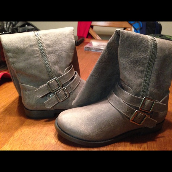 Gray fall boots - Picture 2 of 2