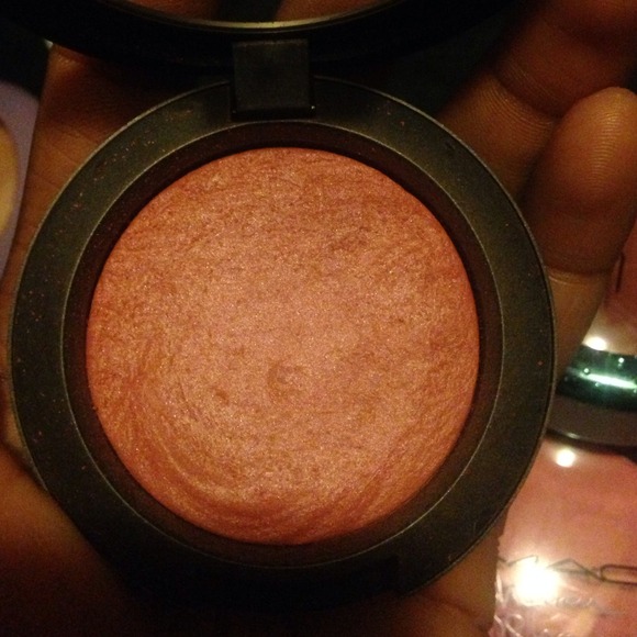 Photos of mac blushes - Picture 2 of 4