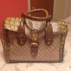 ✨REDUCED✨Great Fall Purse 💚