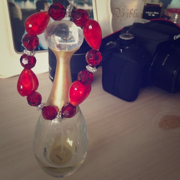 🔴 SOLD ❤️NEVER WORN HEART BEADED BRACELET❤️