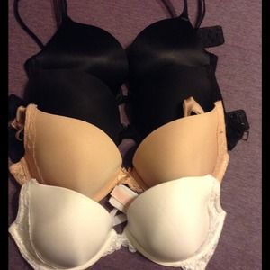 2 Victoria's Secret 32DD Bras