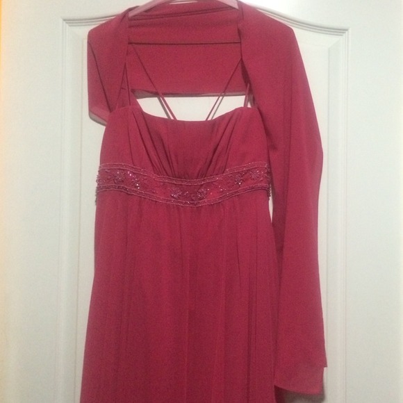 Worn once on a wedding💃
