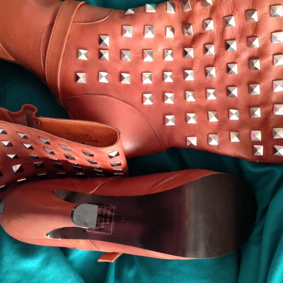 Studded boot - Picture 2 of 3