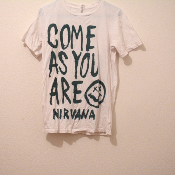 Hot topic Nirvana t-shirt