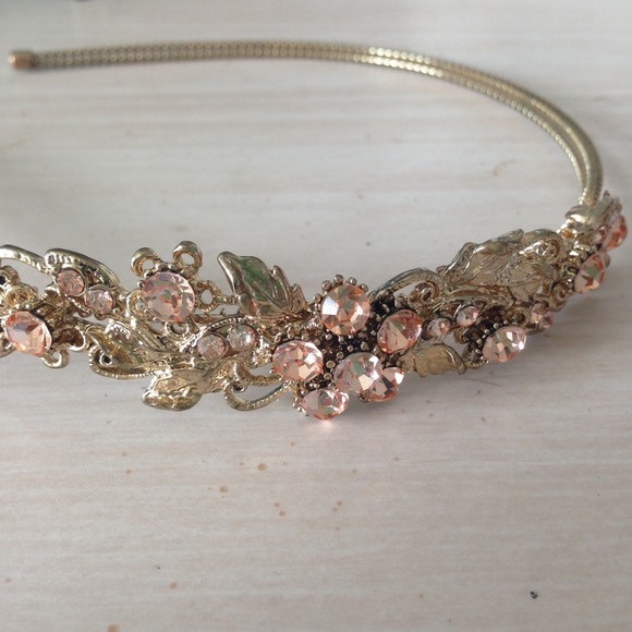 ✨WET SEAL JEWELED HEADBAND✨