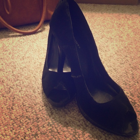 Black peeptoe pumps