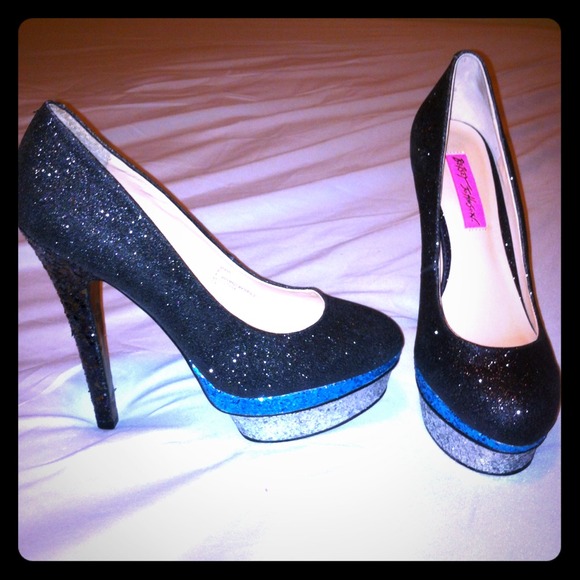 Betsey Johnson Seann Glitter Platform Pump