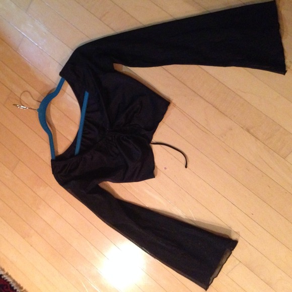 BLK CROP CINCHED TIE WITH SHEER BELL SLEEVE SZ S/M