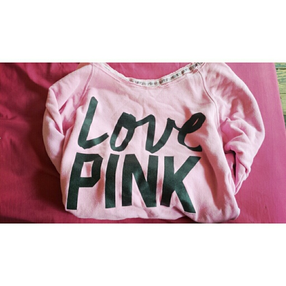 Traded  Off the shoulder pink crew