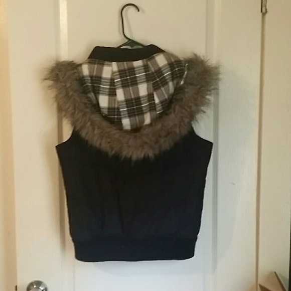 Vest - Picture 2 of 3