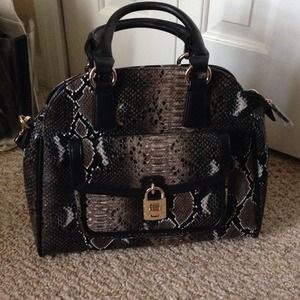 ✨Faux snakeskin leather bag✨