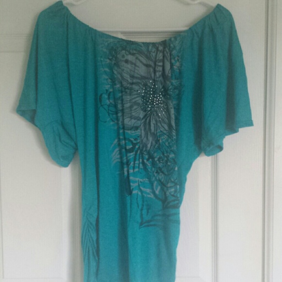 Cute teal top