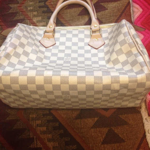 FINAL PRICE DROP!!! Gorgeous white checkered purse