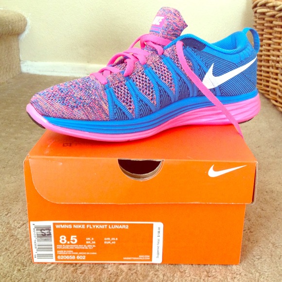 NEVER WORN. PRICE REDUCED. Woman's Nike Lunar 2