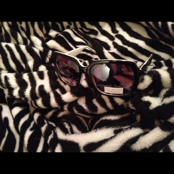 Never used Ivanka trump square sunglasses! - Picture 1 of 4