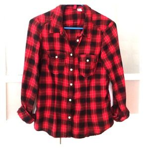 Red and black plaid flannel button down shirt