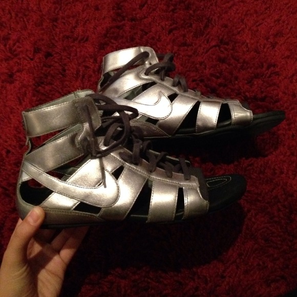 RARE Nike Gladiators womens sz 7
