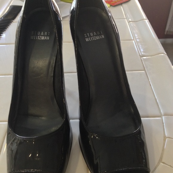 Stuart Weitzman black patent leather peeptoe heels - Picture 4 of 4