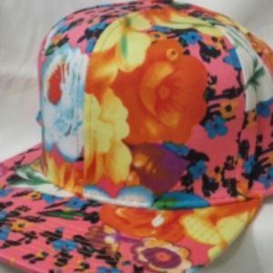 Designed Caps 💢NWOT💢