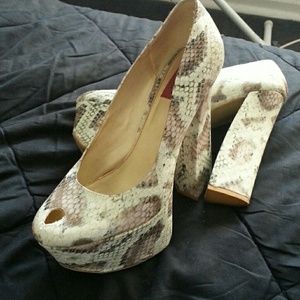 Sz 8 1/2 platform pumps