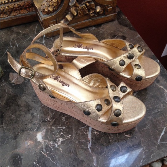 Trendy Gold Wedges w/ Bronze studs - size 7
