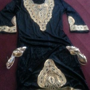 ALL THAT GOLD! BLACK & GOLD VELOUR GOWN