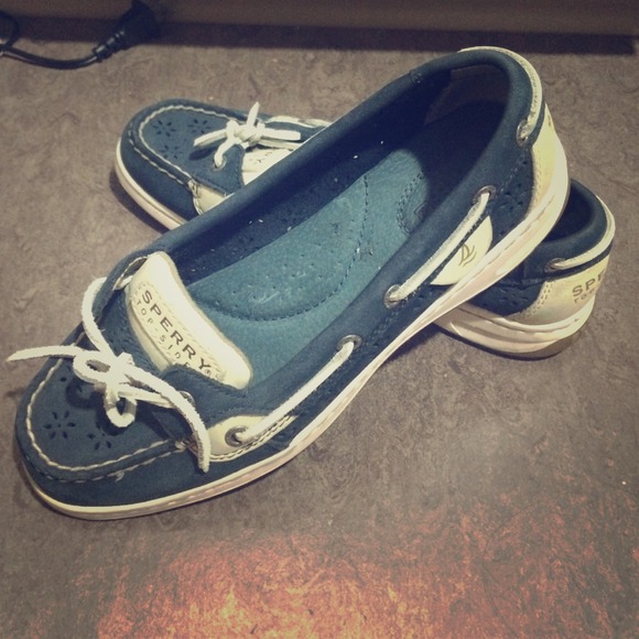 REDUCED Navy Cutout Sperry SUPER CUTE