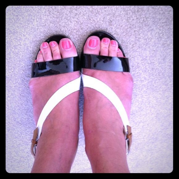 Kenneth Cole ReAction heals /wedge