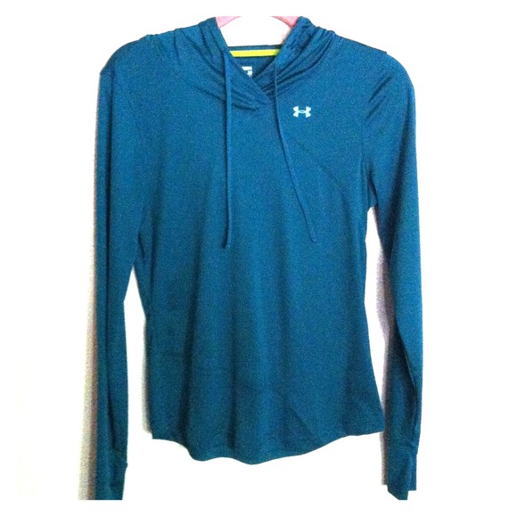 Fitted Under Armour hot gear top
